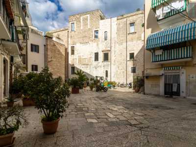 Ma lo scenario pi� affascinante � dato proprio dall�intricato prospetto posteriore di Palazzo Verrone